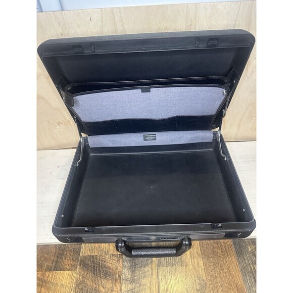Samsonite Vintage Hard Shell Briefcase -No Key - Picture 1 of 4
